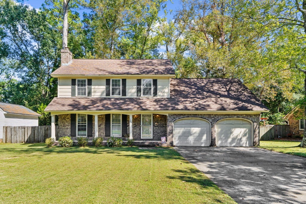 Photo of 107 Dunbury Drive, Summerville, SC 29485 (MLS # 26029221)