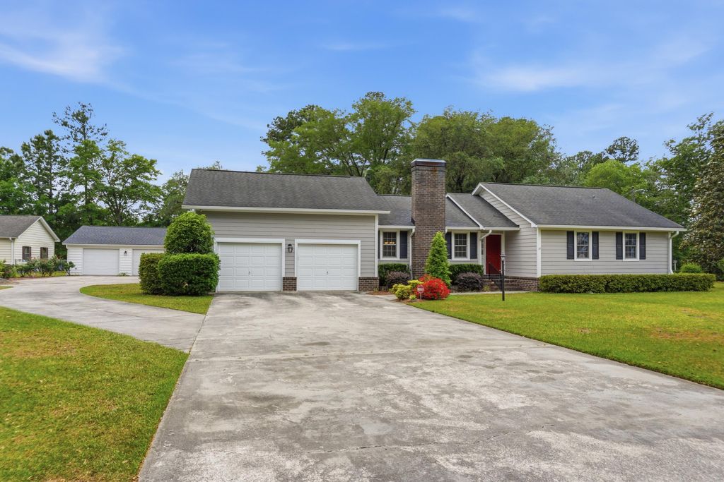 Photo of 339 Dutch Lane, Summerville, SC 29486 (MLS # 26011874)