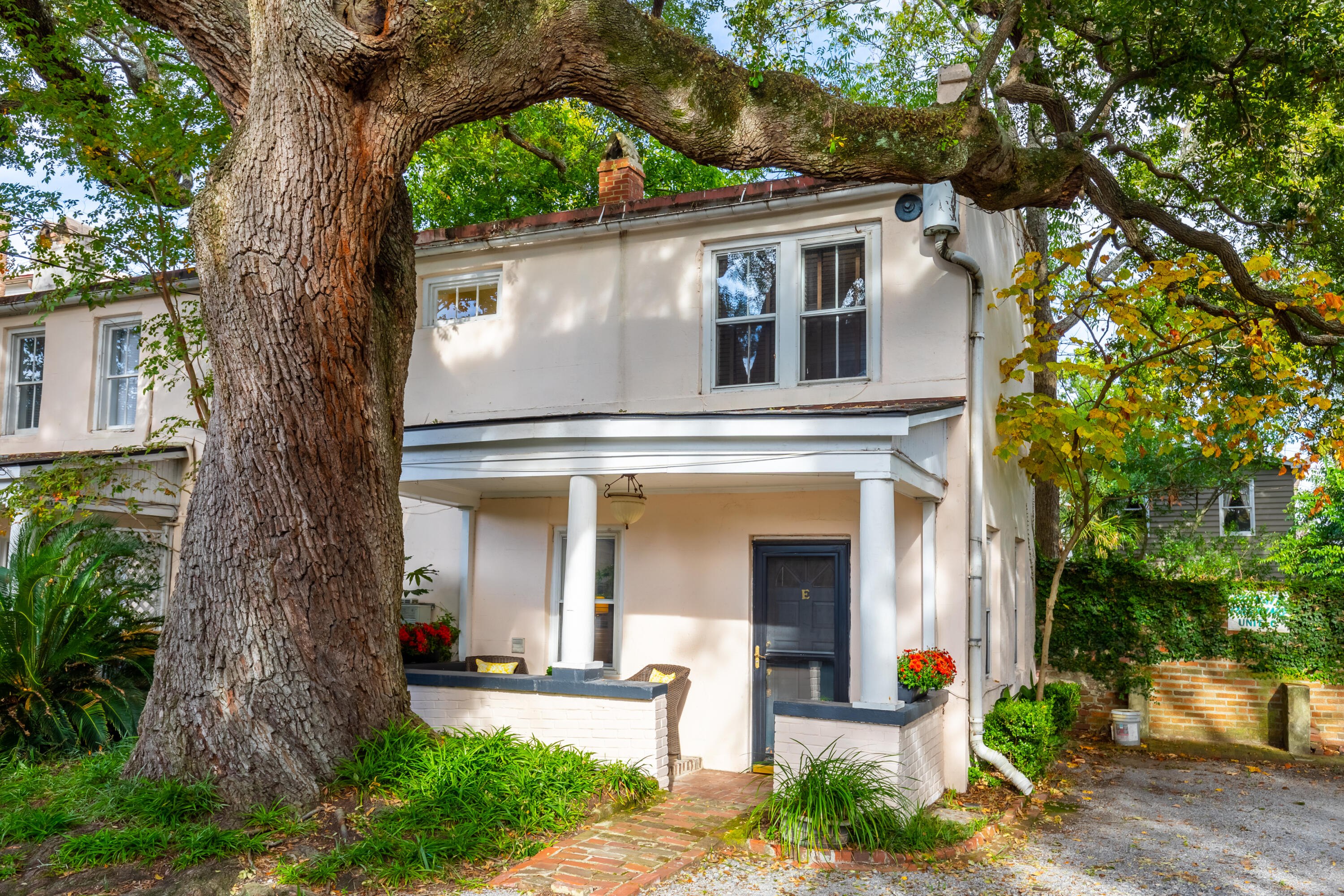 55 Hasell Street E