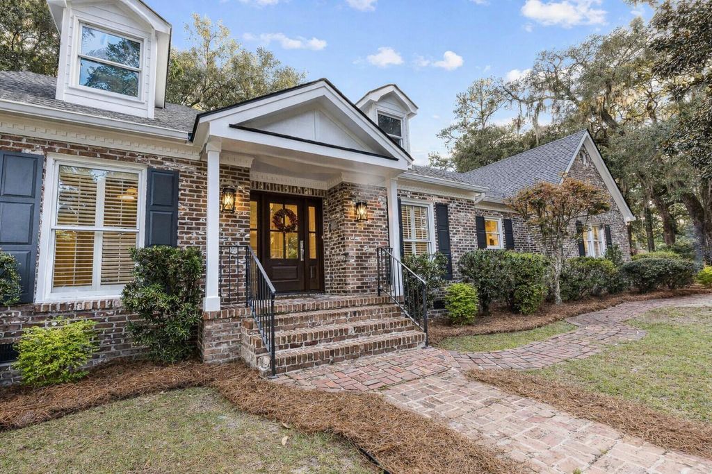 Photo of 103 President Circle, Summerville, SC 29483 (MLS # 26000822)