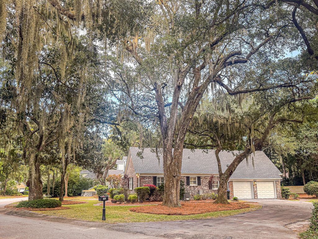 Photo of 103 President Circle, Summerville, SC 29483 (MLS # 26000822)