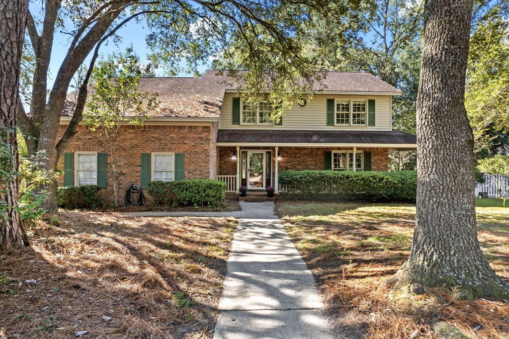 Photo of 17 Plantation Circle, Summerville, SC 29485 (MLS # 26013173)