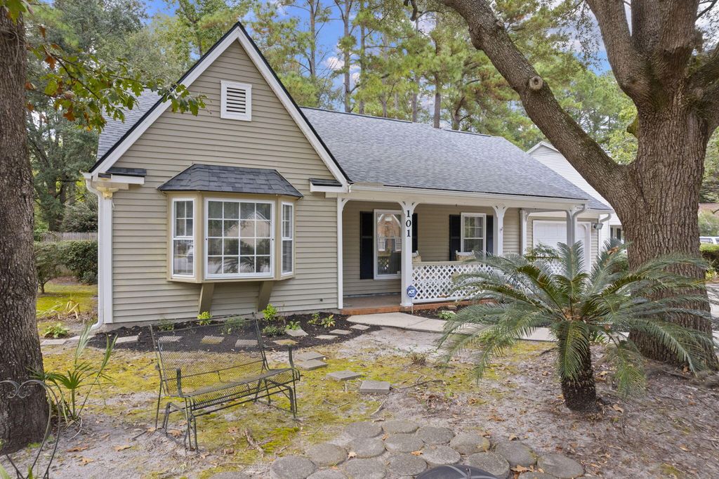 Photo of 101 Alwyn Boulevard, Summerville, SC 29485 (MLS # 25027639)