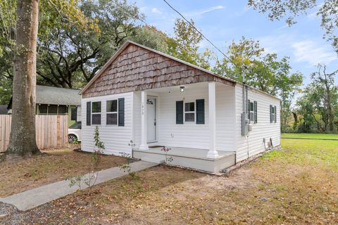 A home in North Charleston