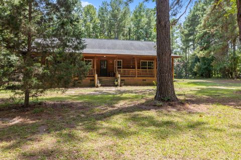 A home in Eutawville