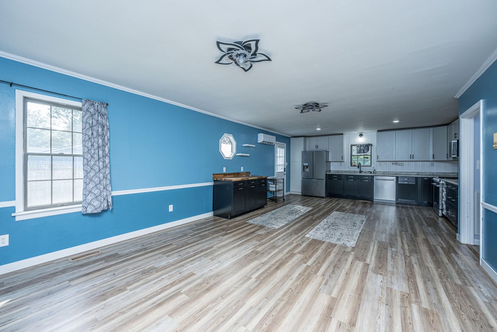 Photo of 112 King Street, Summerville, SC 29483 (MLS # 26025337)