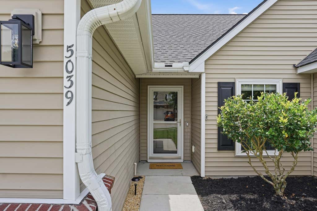 Photo of 5039 Ballantine Drive, Summerville, SC 29485 (MLS # 26018875)