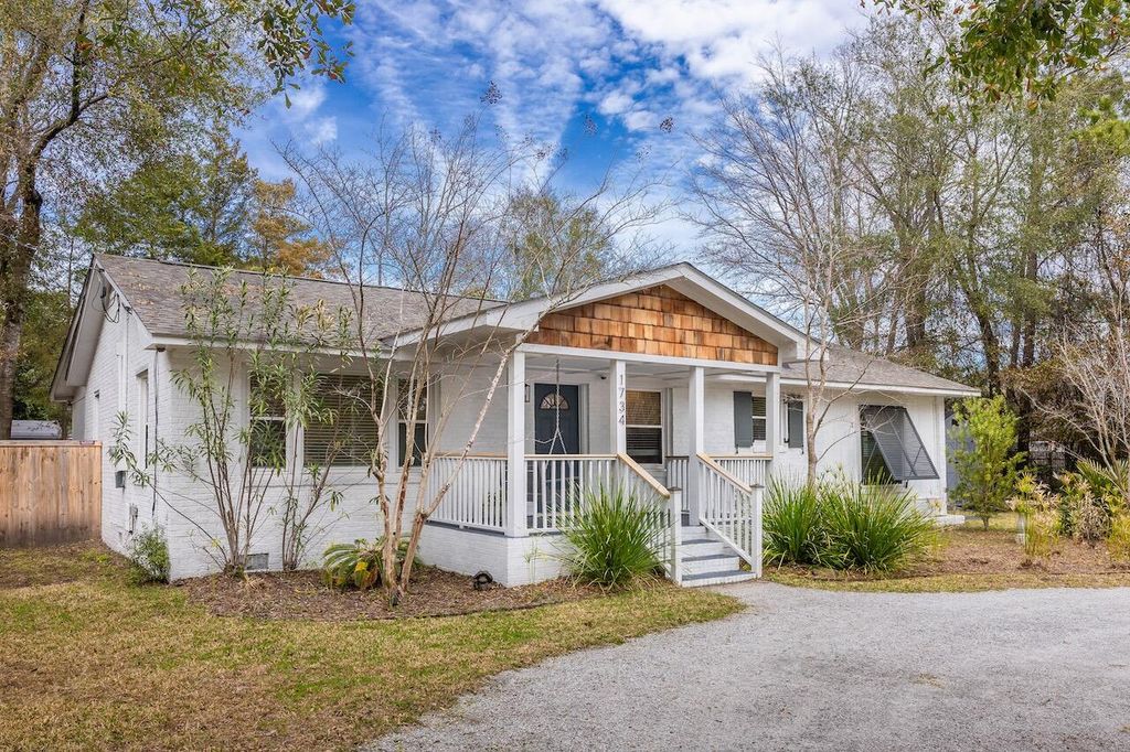Photo of 1734 Combahee Street, Charleston, SC 29412 (MLS # 26001952)