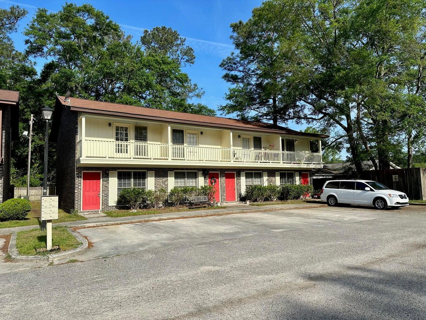 106 Colonial Court