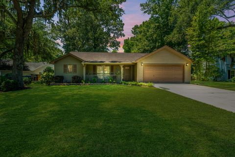 A home in North Charleston