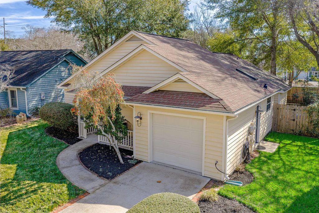 Photo of 1258 Llewellyn Road, Mount Pleasant, SC 29464 (MLS # 26004020)