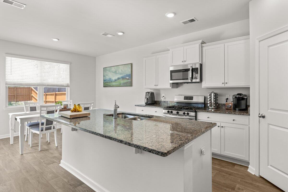 9712 Roseberry Street