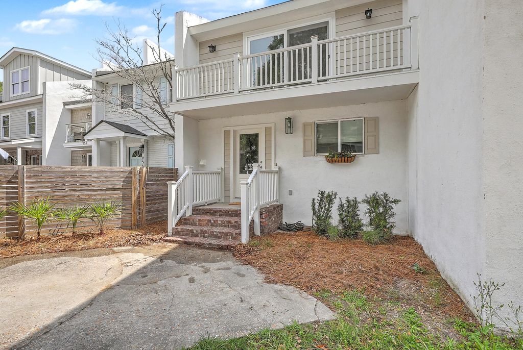 Photo of 958 Myrtle Court, Mount Pleasant, SC 29464 (MLS # 26013790)
