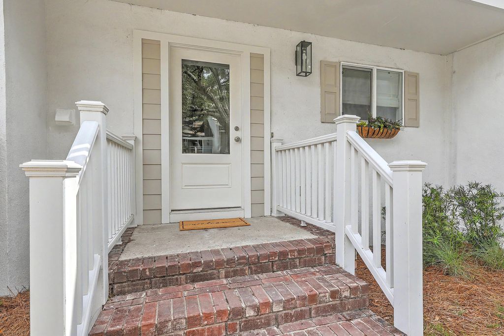 Photo of 958 Myrtle Court, Mount Pleasant, SC 29464 (MLS # 26013790)