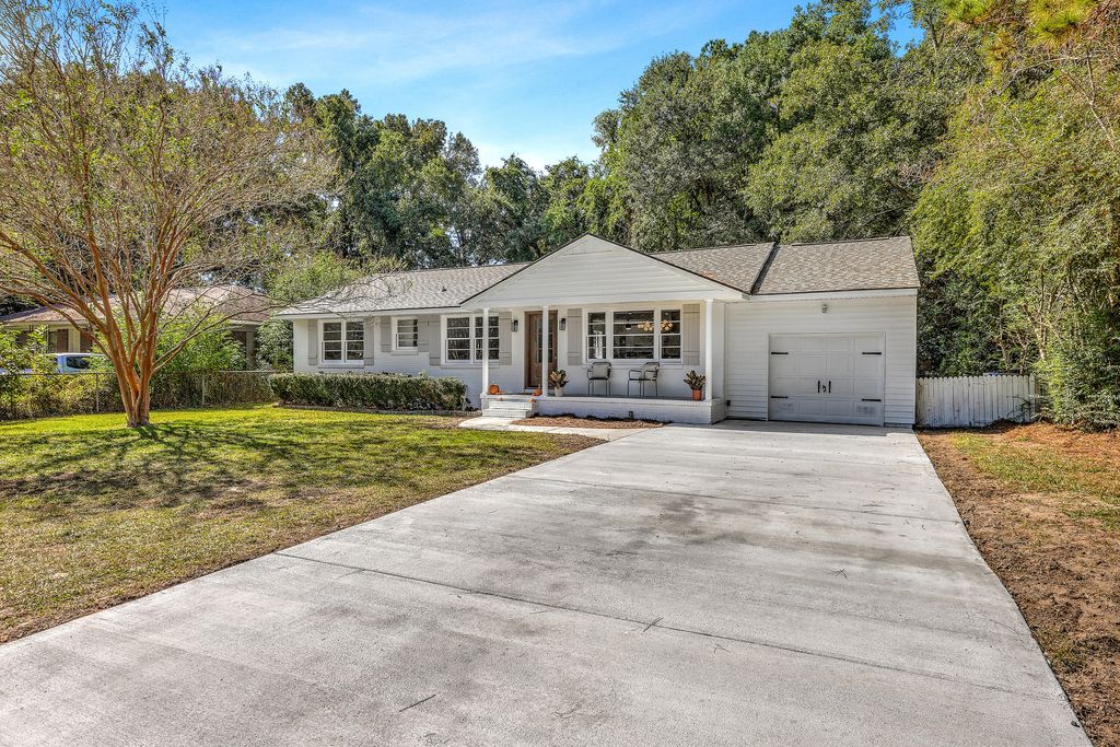 Photo of 301 Culver Avenue, Charleston, SC 29407 (MLS # 25028393)