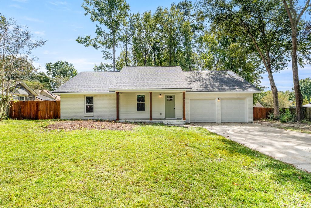 Photo of 106 Glebe Road, Summerville, SC 29485 (MLS # 26002780)