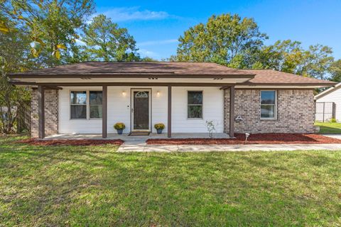 Photo of 100 Underbrush Court, Moncks Corner, SC 29461 (MLS # 25029412)