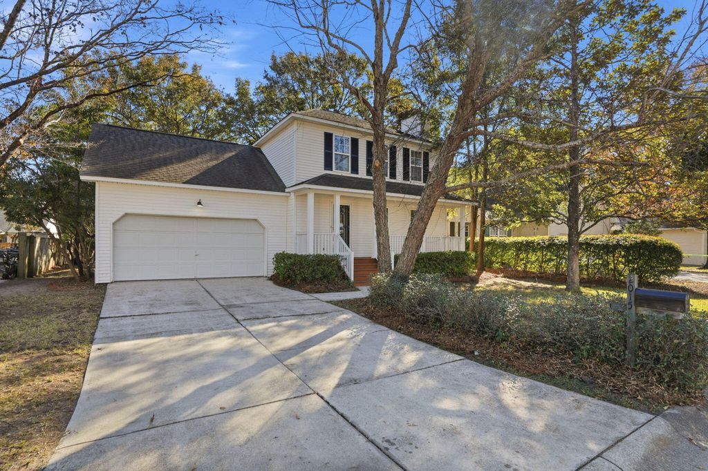 Photo of 2015 Country Manor Drive, Mount Pleasant, SC 29466 (MLS # 25033169)