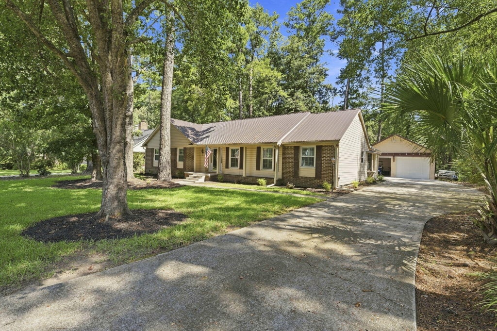 Photo of 219 Shaftesbury Lane, Summerville, SC 29485 (MLS # 26025116)