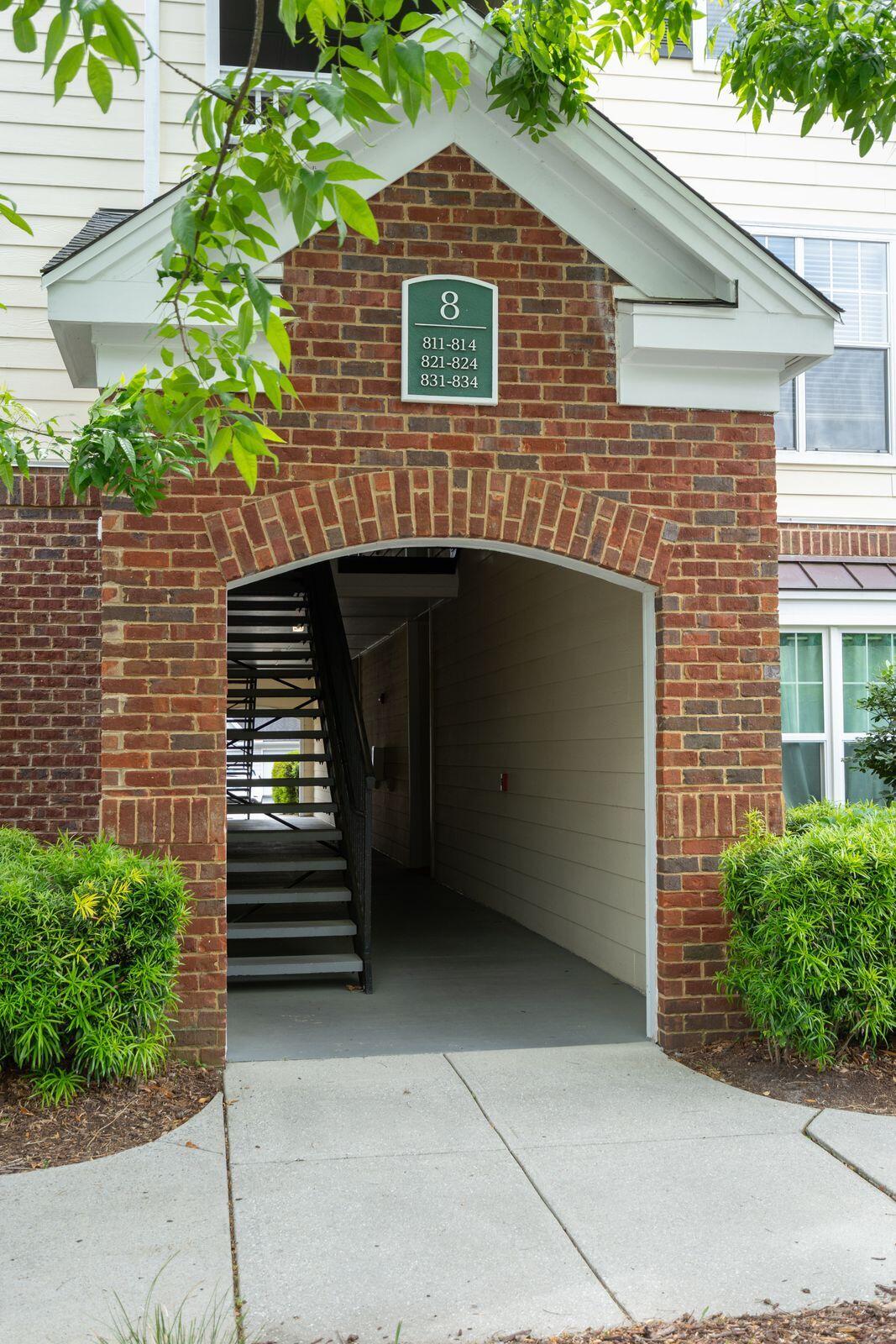 45 Sycamore Avenue 811