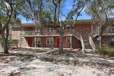 Photo of 404 Saint Charles Court, Charleston, SC 29407 (MLS # 26014856)