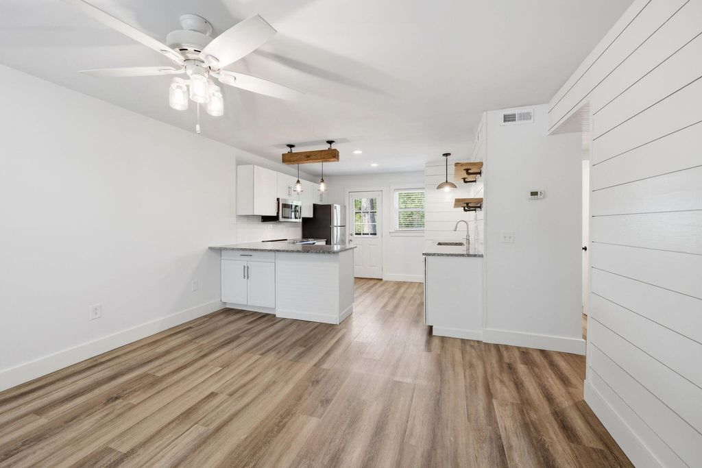 Photo of 404 Saint Charles Court, Charleston, SC 29407 (MLS # 26014856)
