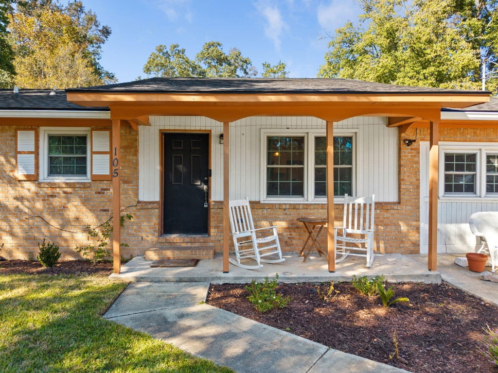 Photo of 105 W Walnut Circle, Summerville, SC 29485 (MLS # 26029312)