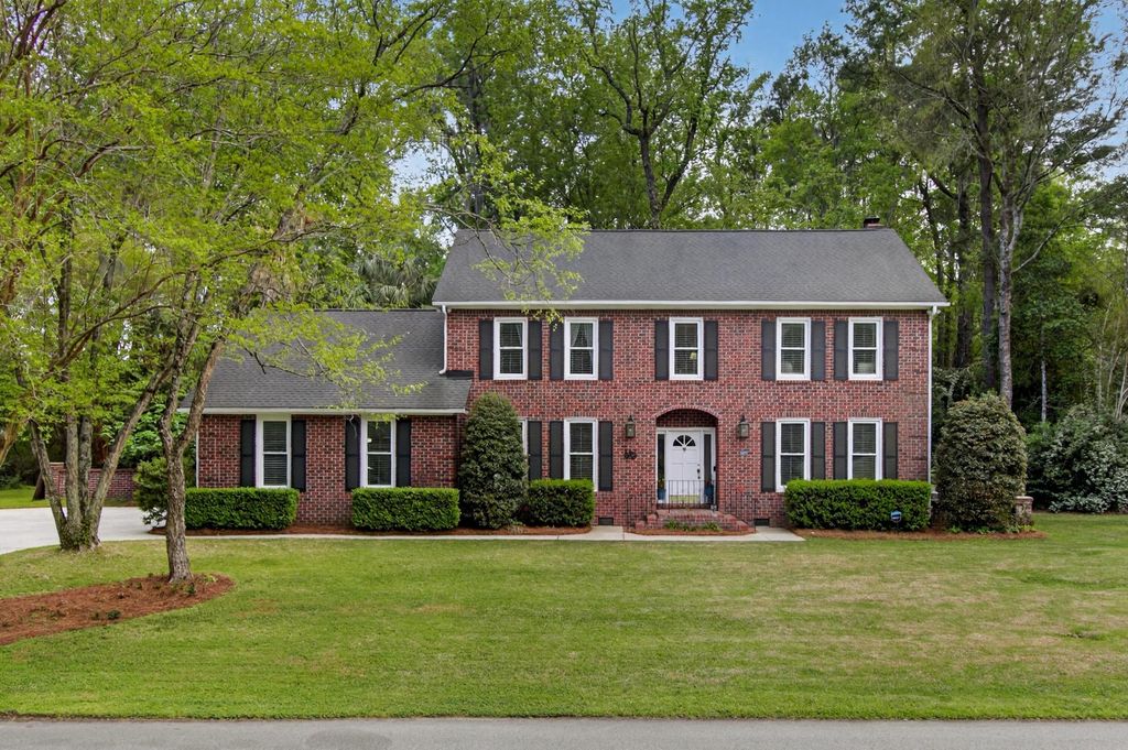 Photo of 312 E Shepard Ln, Summerville, SC 29483 (MLS # 26011011)