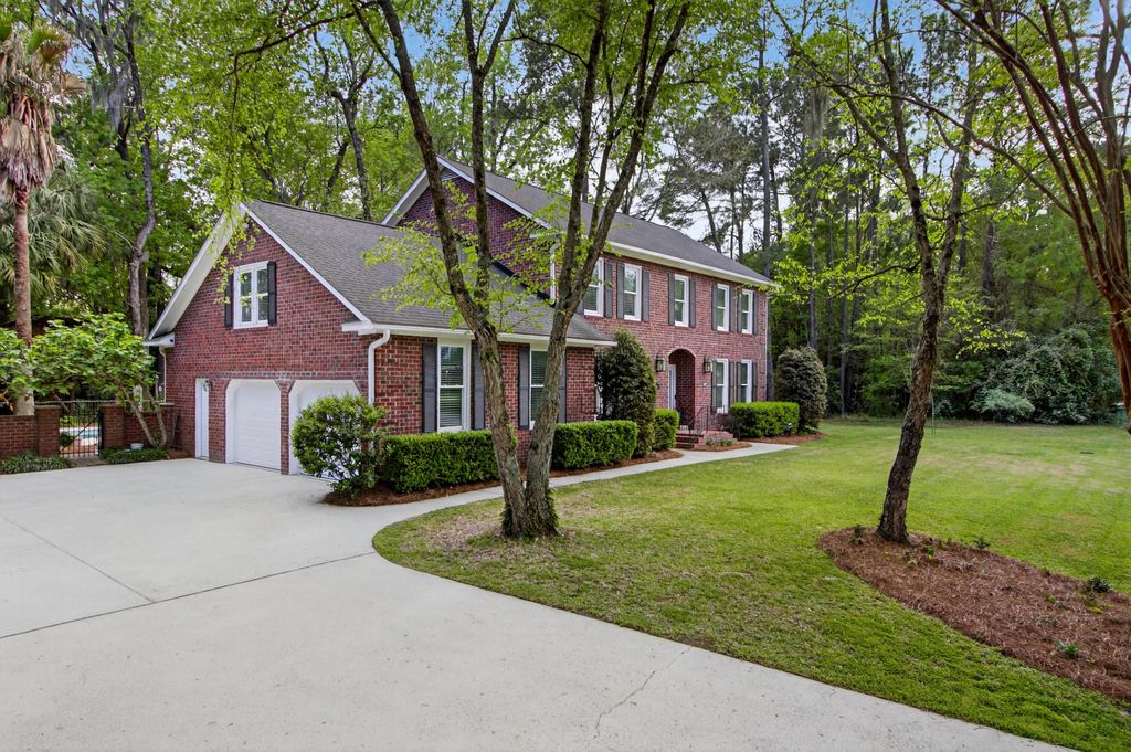 Photo of 312 E Shepard Ln, Summerville, SC 29483 (MLS # 26011011)
