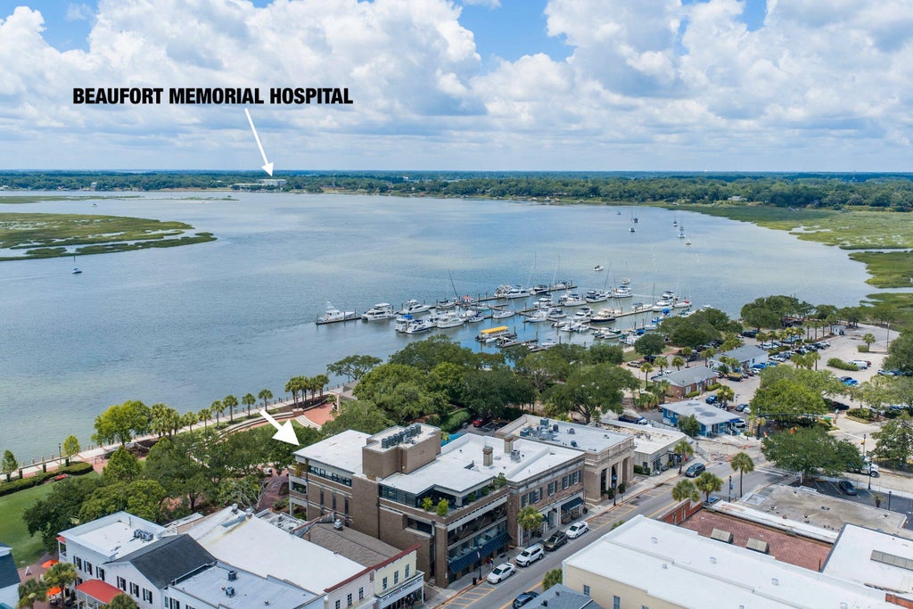 Photo of 916 Bay Street, Beaufort, SC 29902 (MLS # 26017386)