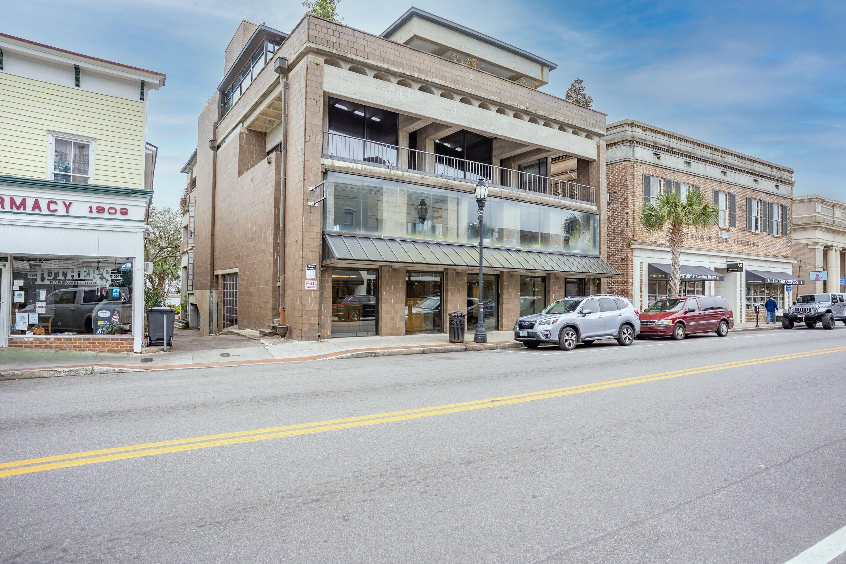 916 Bay Street