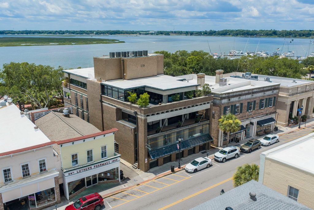 Photo of 916 Bay Street, Beaufort, SC 29902 (MLS # 26017386)