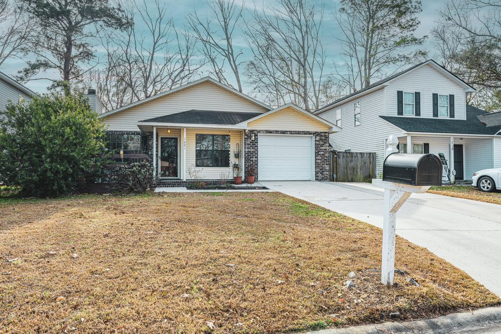 Photo of 1221 Jeanna Street, Summerville, SC 29486 (MLS # 26002899)