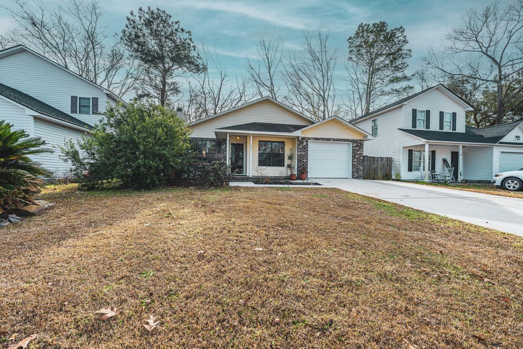 Photo of 1221 Jeanna Street, Summerville, SC 29486 (MLS # 26002899)
