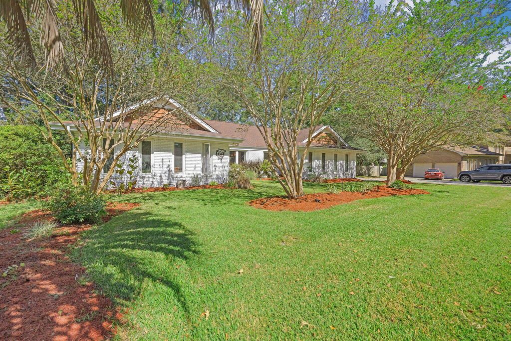 Photo of 1522 N Pinebark Lane, Charleston, SC 29407 (MLS # 25027212)