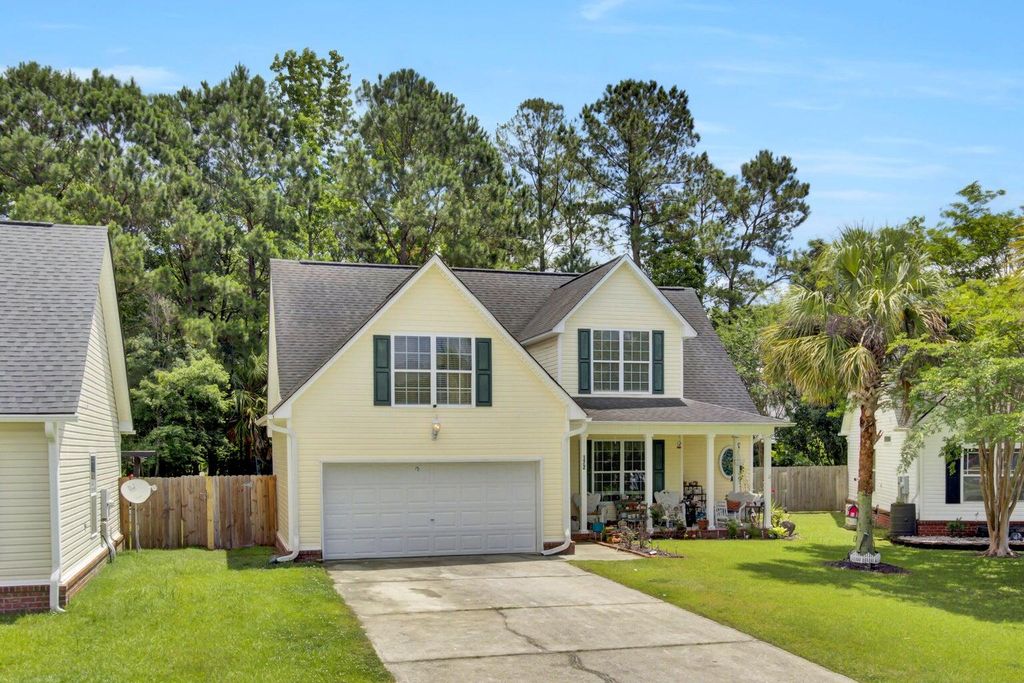 Photo of 172 Cotillion Crescent, Summerville, SC 29483 (MLS # 26011502)