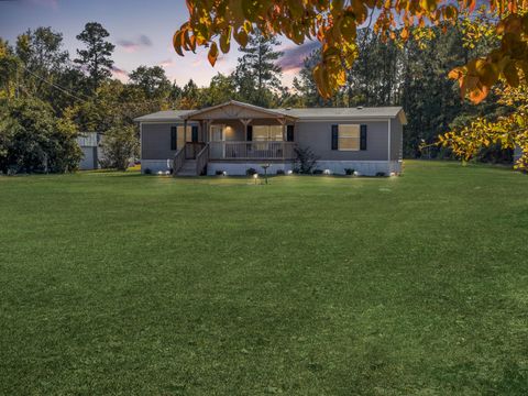 A home in Summerton