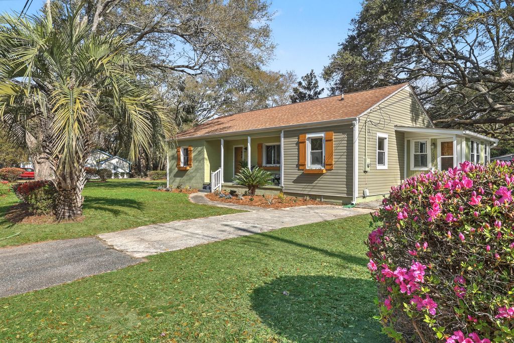 Photo of 1509 Rainbow Road, Charleston, SC 29412 (MLS # 26010148)