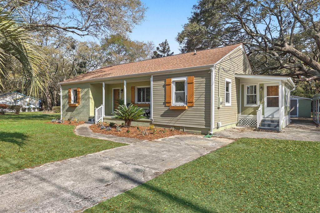 Photo of 1509 Rainbow Road, Charleston, SC 29412 (MLS # 26010148)