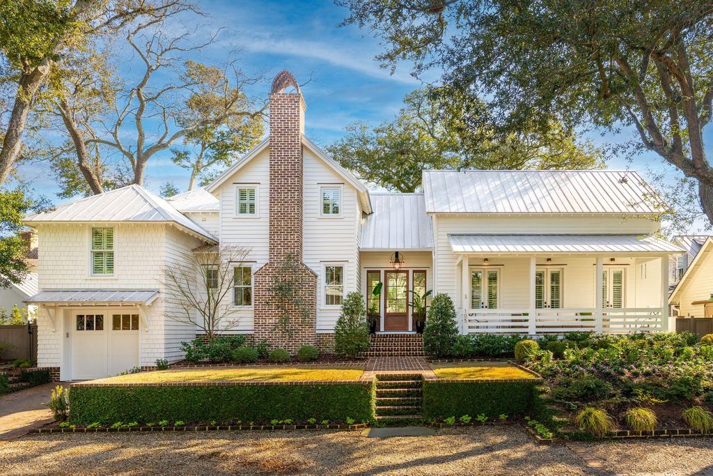 Photo of 105 Friend Street, Mount Pleasant, SC 29464 (MLS # 26002317)