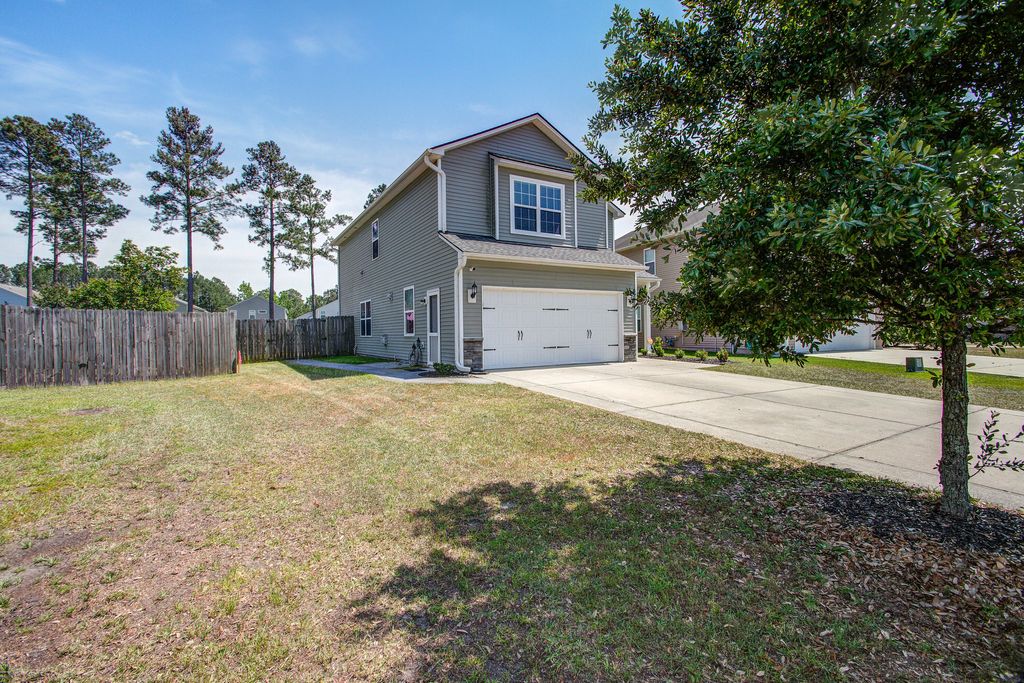 Photo of 411 Ridgedale Road, Summerville, SC 29486 (MLS # 26012128)
