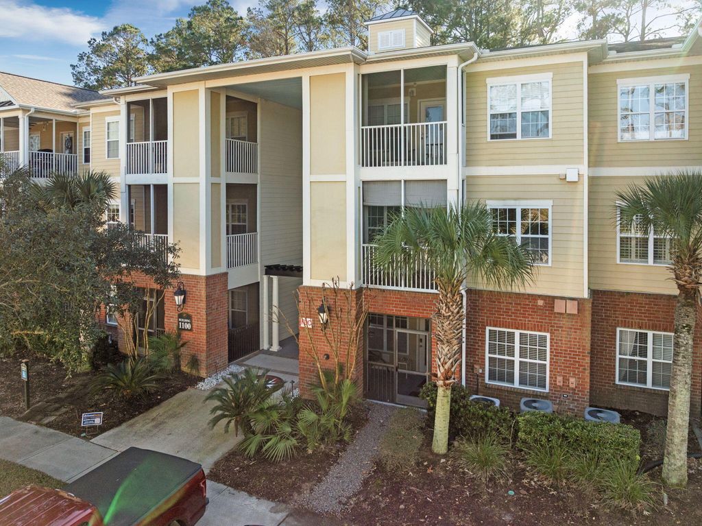 Photo of 1101 Basildon Road, Mount Pleasant, SC 29466 (MLS # 26001918)