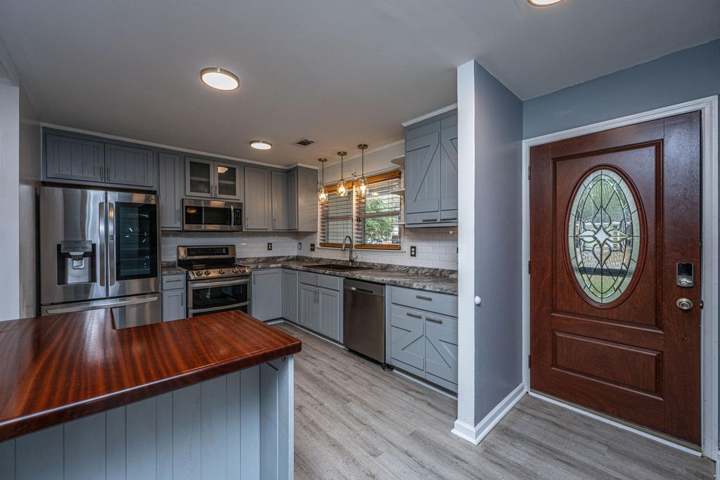 Photo of 1117 Maryland Drive, Ladson, SC 29456 (MLS # 25031970)