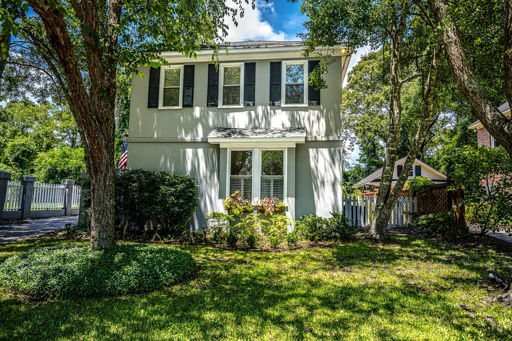 Photo of 1023 Plantation Court, Mount Pleasant, SC 29464 (MLS # 26000180)