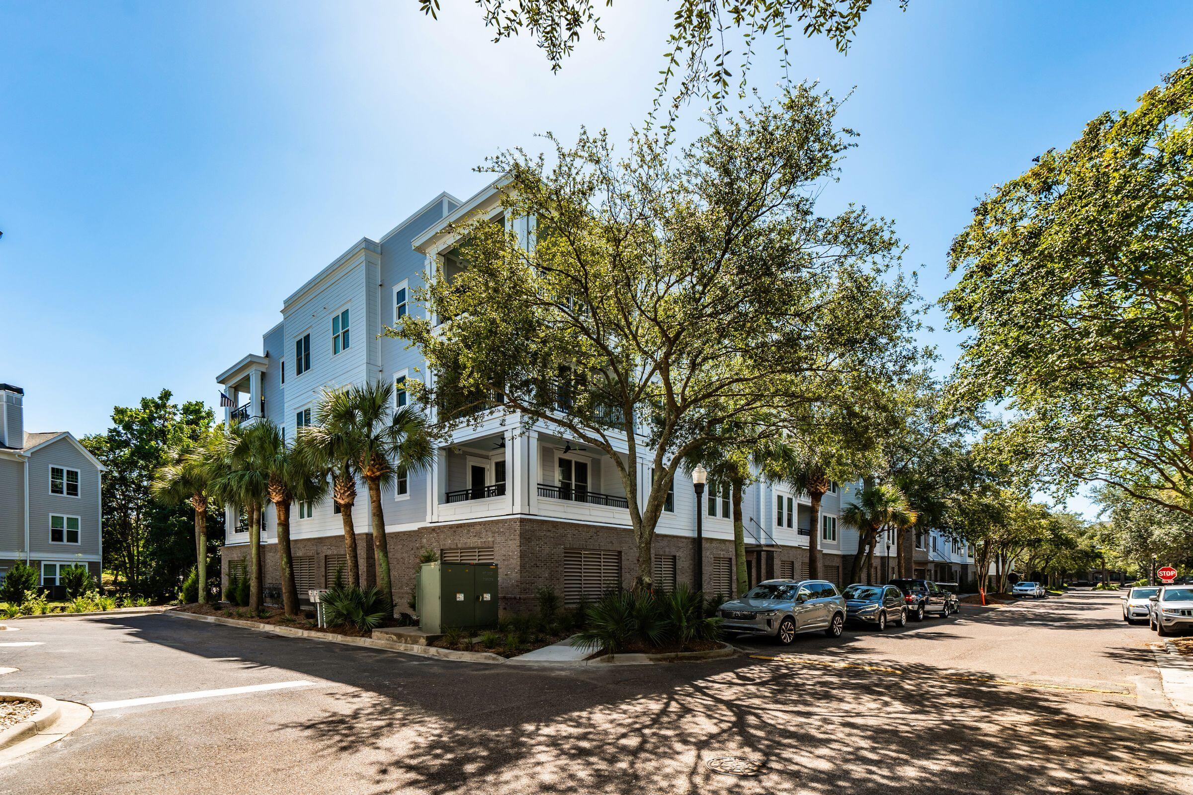 200 River Landing Drive Unit D302