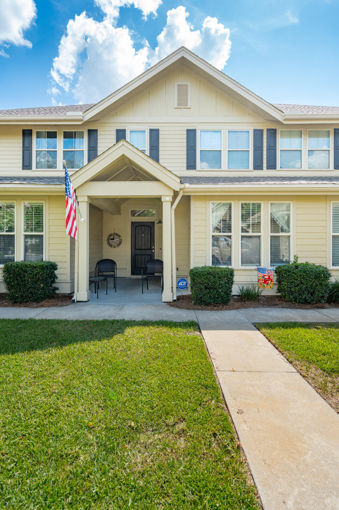 5511 Colonial Chatsworth Circle