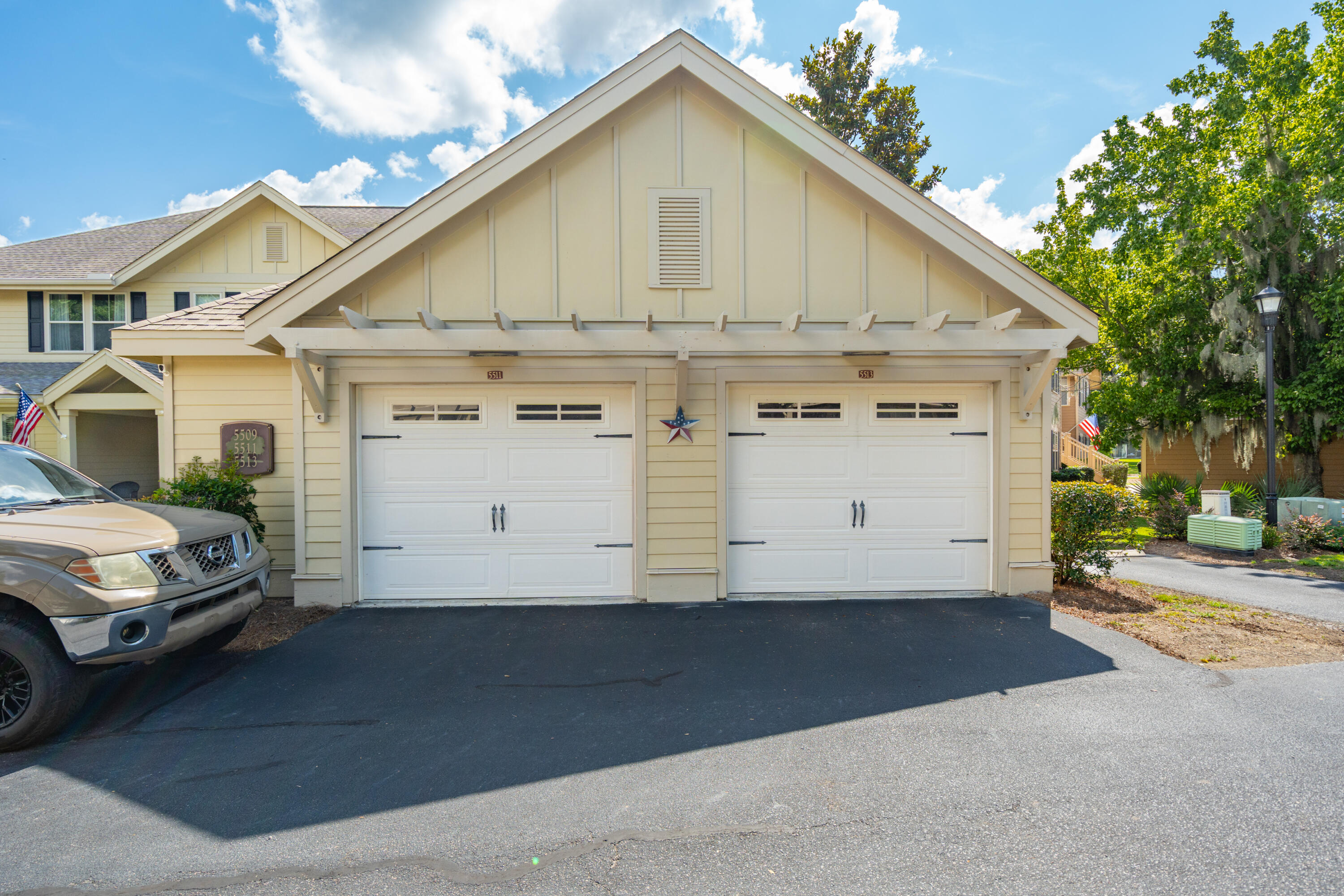 5511 Colonial Chatsworth Circle