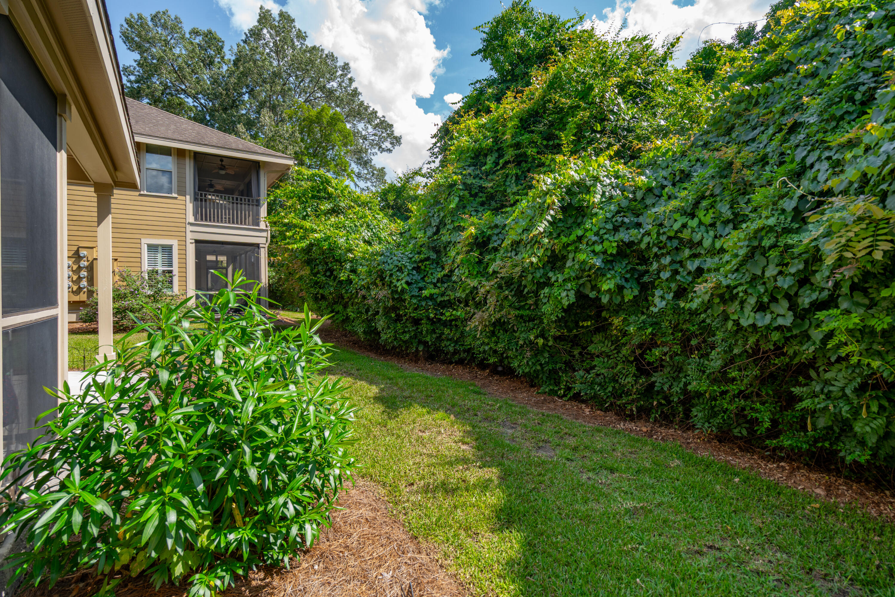 5511 Colonial Chatsworth Circle