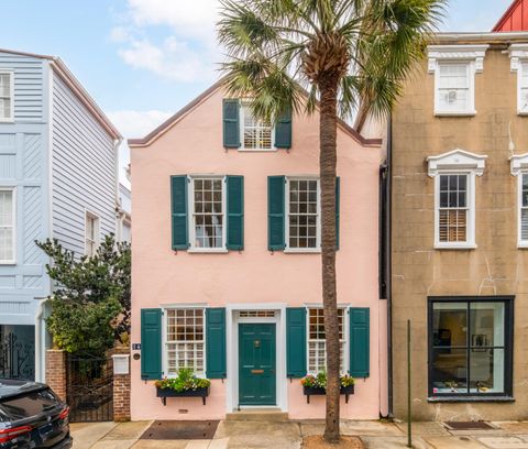 Photo of 14 Queen Street, Charleston, SC 29401 (MLS # 26000064)
