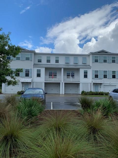 Photo of 812 Kings Oak Court #2, Charleston, SC 29492 (MLS # 25027712)